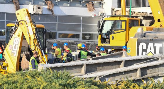 Akcija spašavanja nakon urušavanja nadstrešnice u Novom Sadu