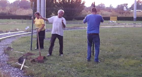 Obitelj podigla ogradu preko okretišta tramvaja u Prečkom (Foto: Dnevnik.hr)
