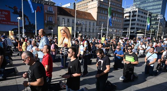Molitelji u Zagrebu i performans Tiha misa - 20