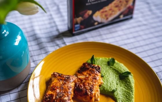 File bakalara s rajčicom i sirom uz kremu od graška za glavno jelo