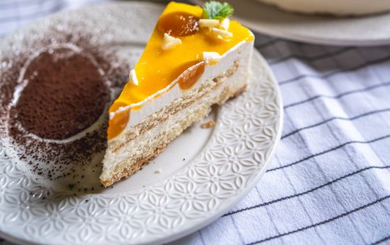 Deluxe premium torta od panacotte i breskve