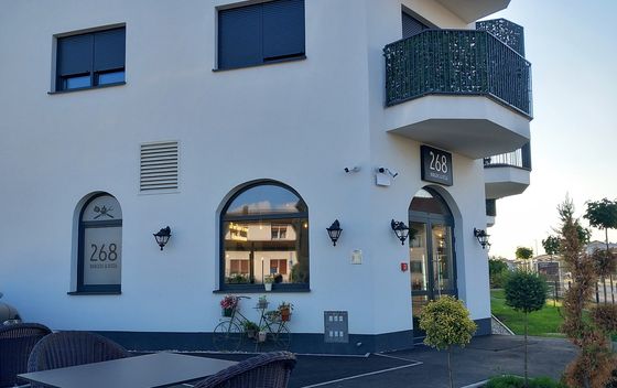 268 Burgers & Pizza - 1