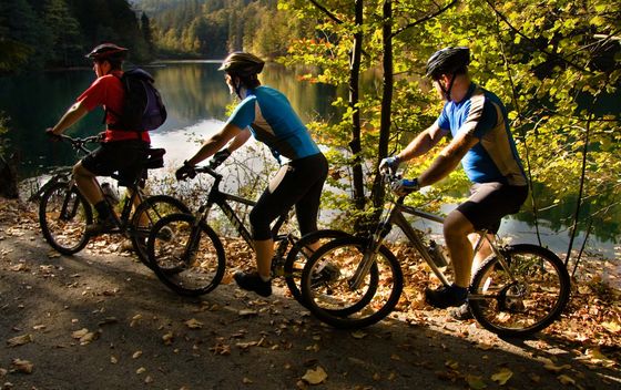 Biciklisti na Plitivicama