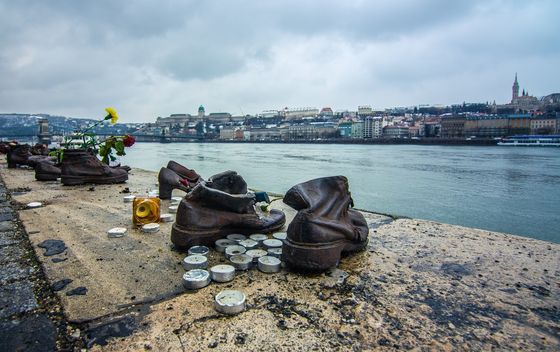 Cipele na obali Dunava - 4