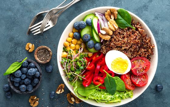 Kuhanu kvinoju sljubite s povrćem po želji, mesom ili ribom