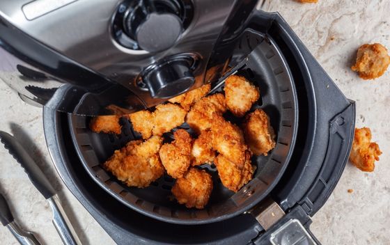 Hrskava piletina iz friteze na vrući zrak