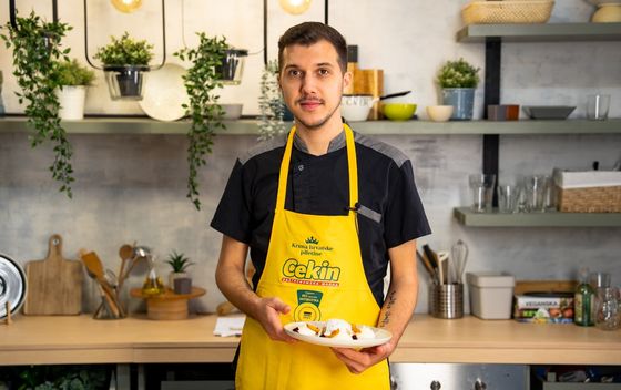 Manuel Crnobrnja: Polusfera od piletine s gljivama, espumom od parmezana i gelom od cikle