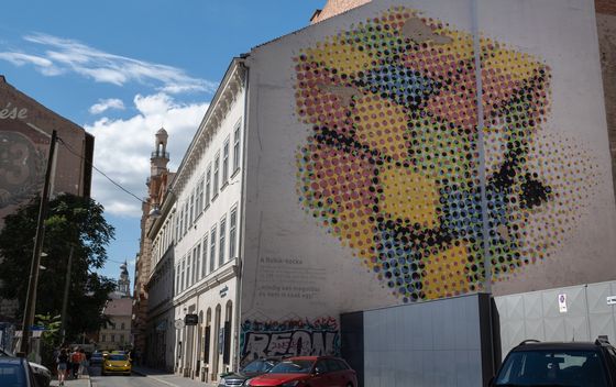 Mural posvećen Rubikovoj kocki na zgradi u Budimpešti