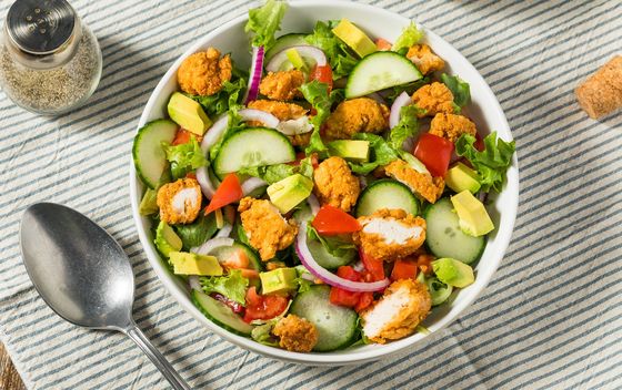 U salatu će radije staviti organski uzgojenu i cjelovitu piletinu nego procesirane popečke iz trgovina