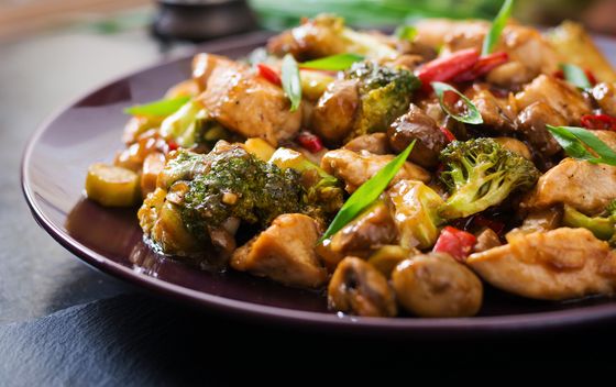 Stir fry s piletinom i brokulom