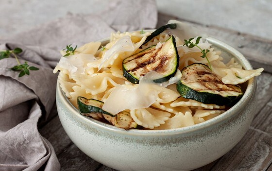 Carbonara s grilanim tikvicama i pecorinom