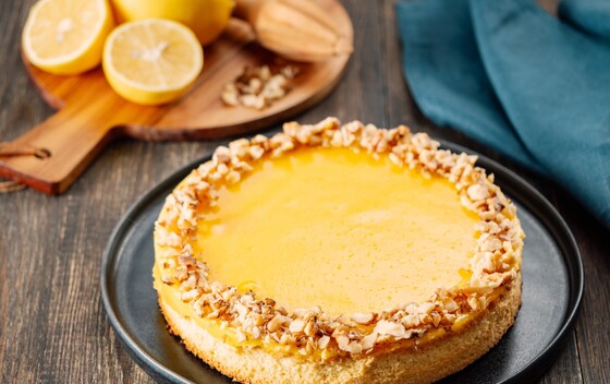 Lemon curd možete dodati i tortama