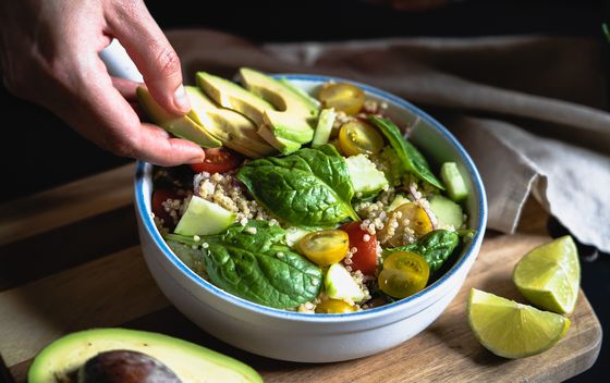 Hranjiva salata od kvinoje i ljetnog povrća - 7