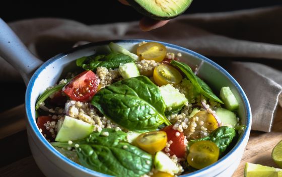 Hranjiva salata od kvinoje i ljetnog povrća - 10