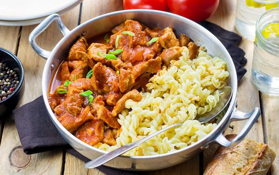 Svinjetina u umaku od dimljene slatke paprike