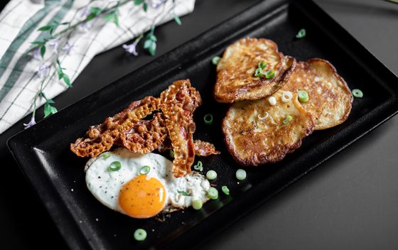 Irski doručak - boxty s jajem i prženom slaninom