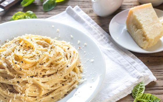 Špageti sa sirom i paprom