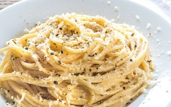 Špageti sa sirom i paprom