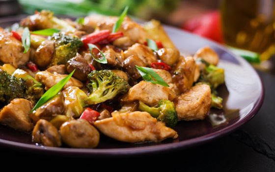 Stir fry s piletinom i brokulom