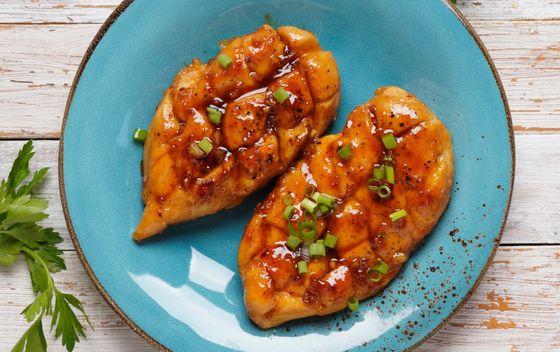 Pileća prsa u sočnom umaku