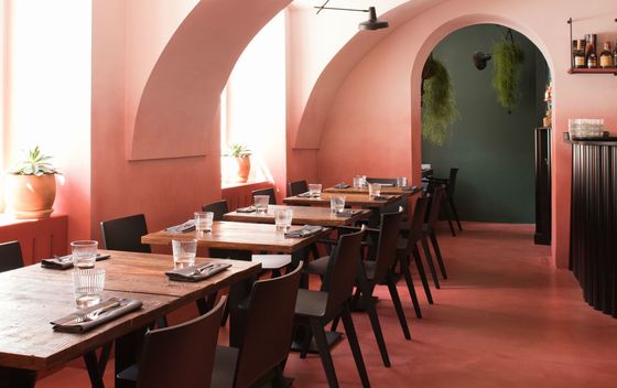 Bistro Brokenships - 3