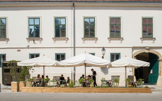 Bistro Brokenships - 6