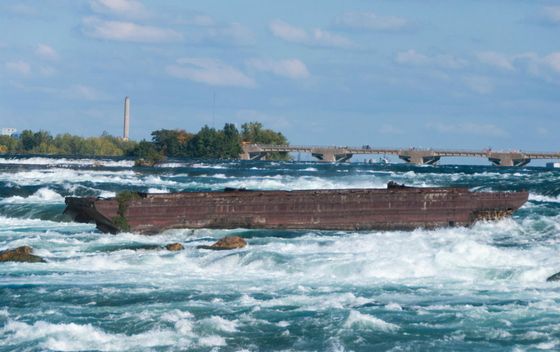Olupina barže na Niagarinim slapovima - 2