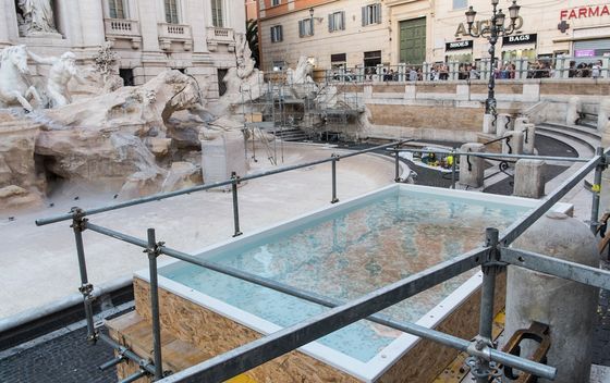 Fontana di Trevi u Rimu, studeni 2024. - 2