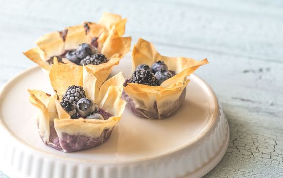 Košarice s nadjevom od krem sira i borovnica