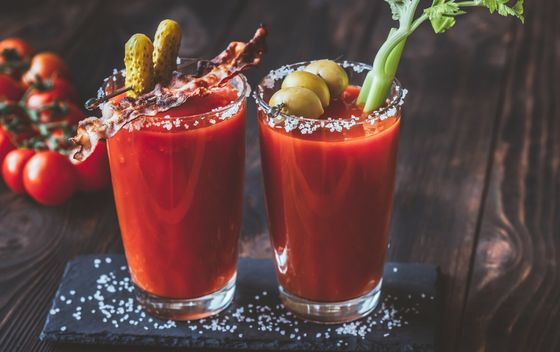Koktel Bloody Mary se servira sa stabljikama celera