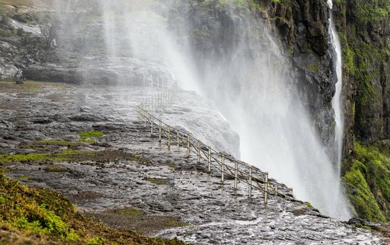 Obrnuti vodopad Naneghat, Indija - 2
