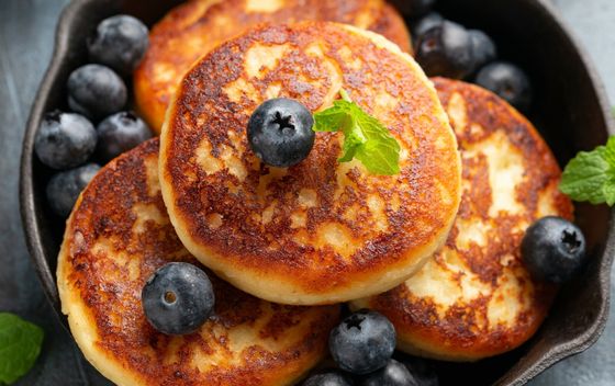 Dodajte zrnati sir u smjesu za palačinke