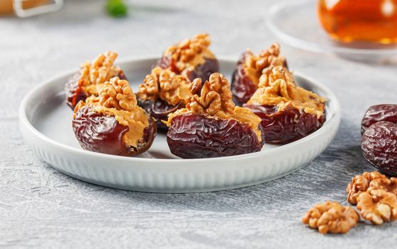 Datulje punjene tahinijem i orasima