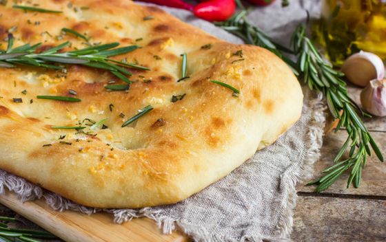 Focaccia s ružmarinom i češnjakom