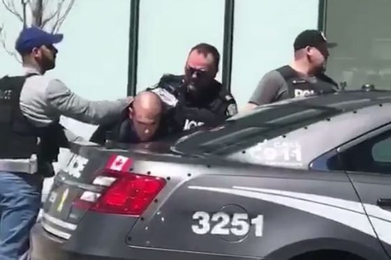 Trenutak uhićenja muškarca koji je gazio pješake po Torontu (Foto: Čitatelj/Facebook)