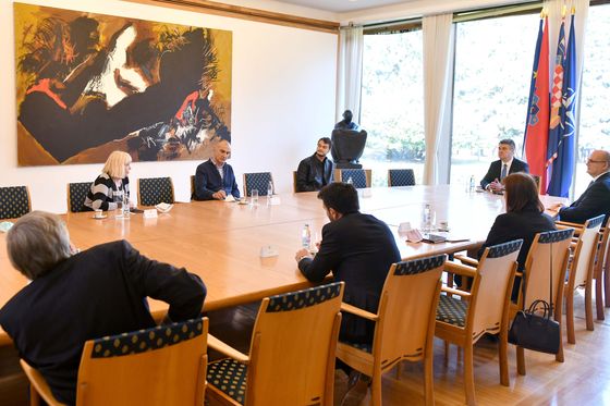 Predsjedni Zoran Milanović sa statičarima volonterima