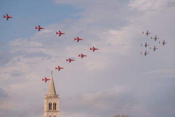 Akrobatski let Krila Oluje i Red Arrows nad Zadrom