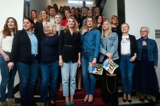 Saborske zastupnice u traperu - 1
