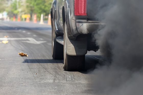Ispušni plinovi ne zagađuju samo okoliš nego nas i poglupljuju (Foto: AFP)