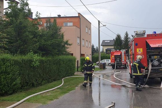 Požar na kući u Ježdovcu (Foto: JVP Zagreb) - 3