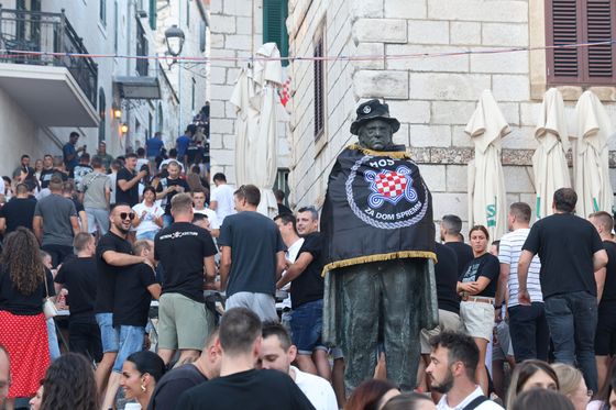 Ljudi uoči koncerta u Imotskom