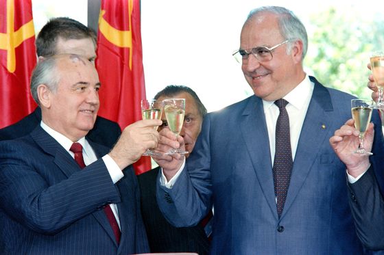Predsjednik SSSR-a Mihail Gorbačov i njemački kancelar Helmut Kohl (Arhivska fotografija: AFP)