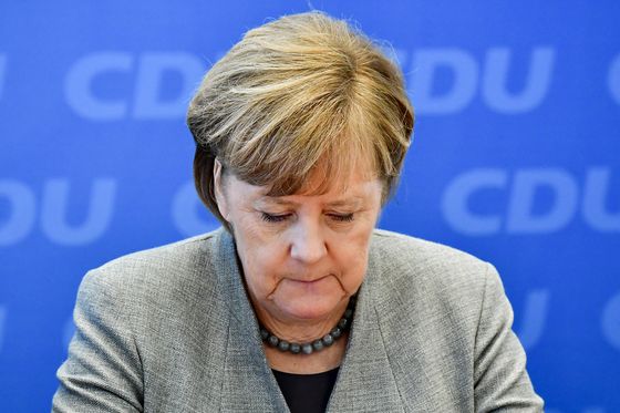 Zabrinuta Angela Merkel (Foto: AFP)
