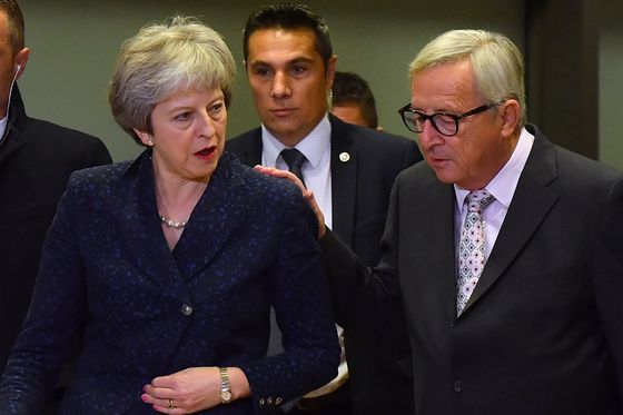 Theresa May i Jean-Claude Juncker (Foto: Arhiva/AFP)