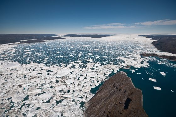 Otapanje leda na Grenlandu (Foto: AFP)