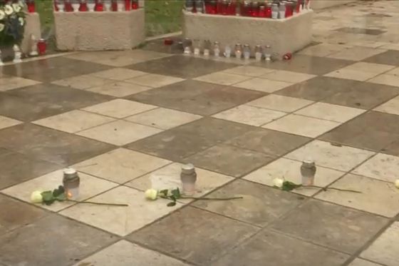 Ruže postavljene u spomen osmero mladih iz Posušja