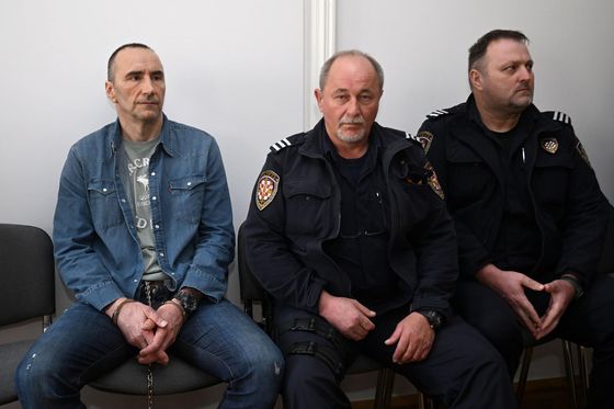 Stjepan Prnjat (L) na suđenju
