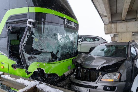 Prometna nesreća između automobila i busa