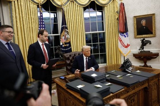 Donald Trump u Ovalnom uredu