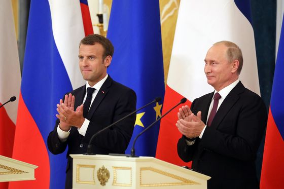Emmanuel Macron i Vladimir Putin (Foto: AFP)